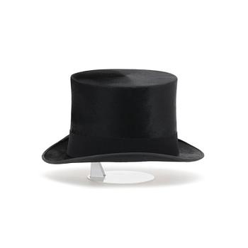 SCOTT & CO, a black felt top hat and leather case.
