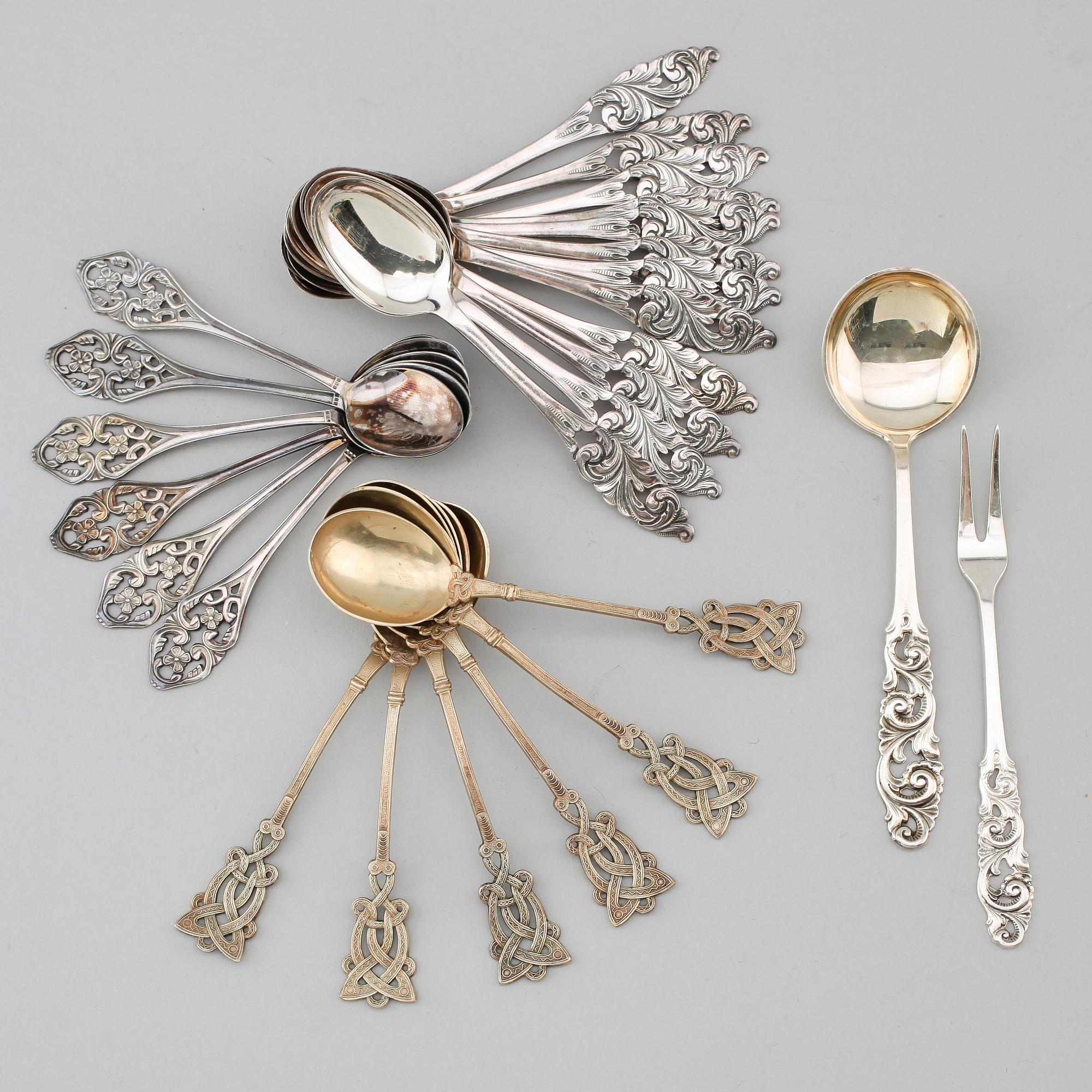 KAFFESKEDAR, 25 delar (6+6+12+2), silver, norska och svenska stämplar, 1800-/1900-tal. Vikt ca 250 gram.