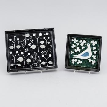 Two stoneware wall plaques by SYLVIA LEUCHOVIUS for Rörstrand, second half of the 20th century.