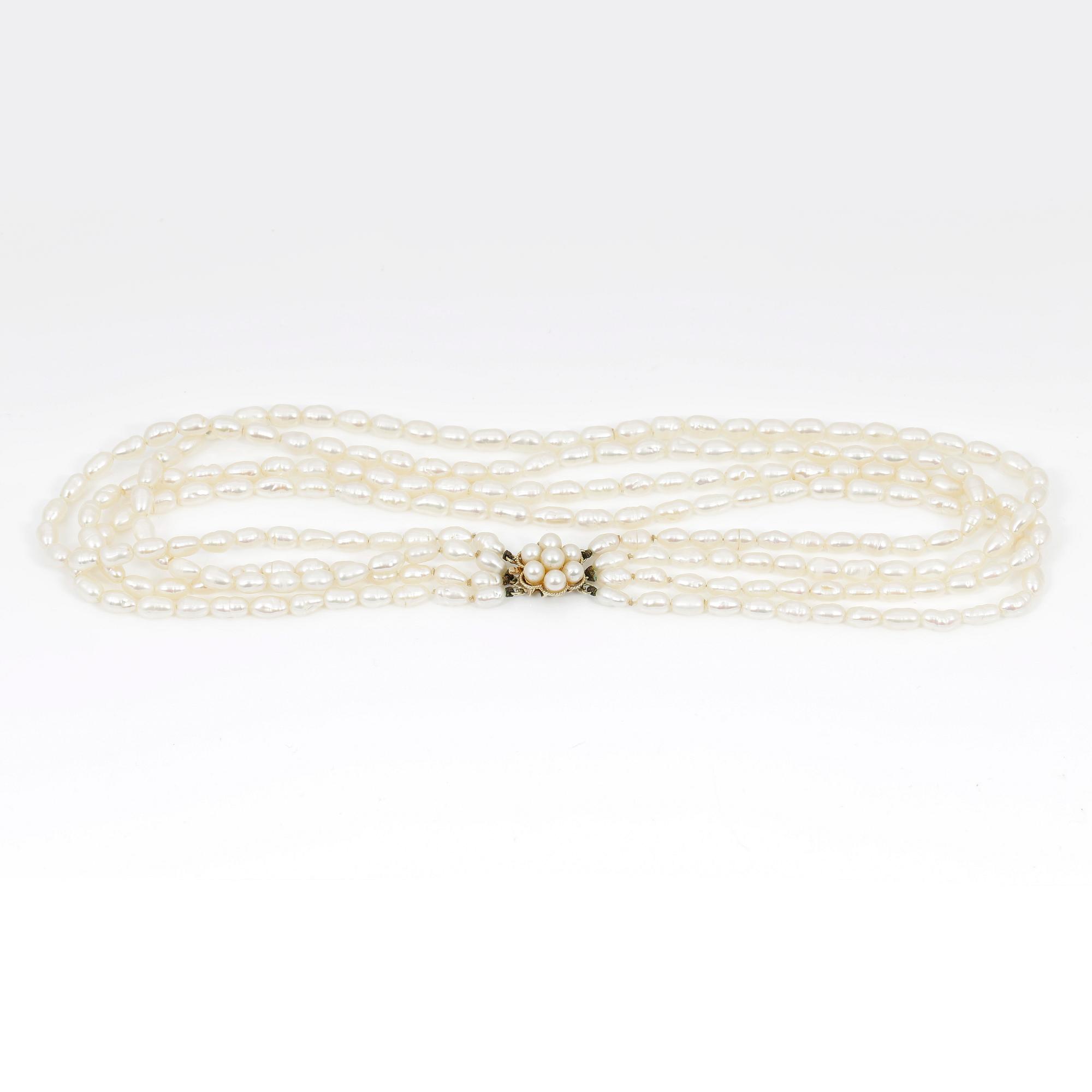 COLLIER, odlade sötvattenspärlor med lås i 14K guld.