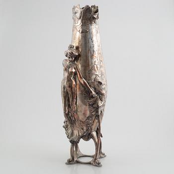 Hugo Leven, a Jugendstil vase. Likely for J.P. Kayser Sohn, Germany early 20th Century.