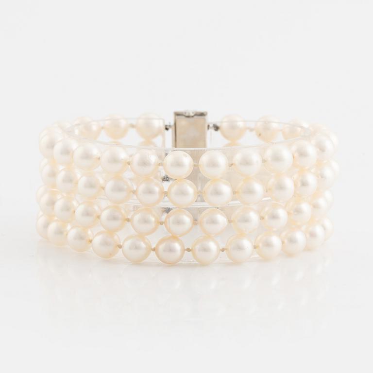 Four strand cultured pearl bracelet, clasp white gold with brilliant cut diamonds.