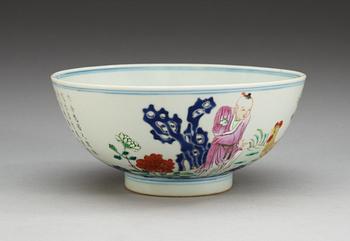 A famille rose bowl, Qing dynasty, 19th Century.
