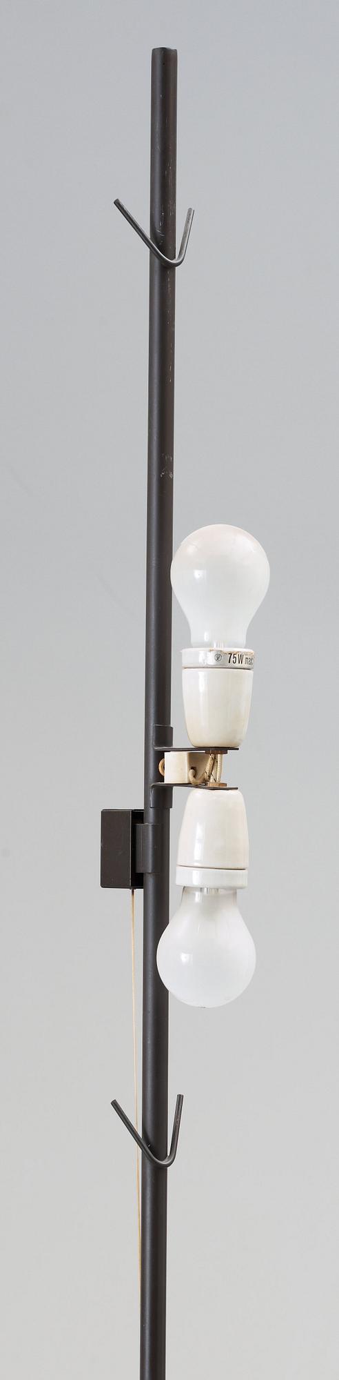 ARNE JACOBSEN, golvarmatur, "Royal", Louis Poulsen, Danmark.