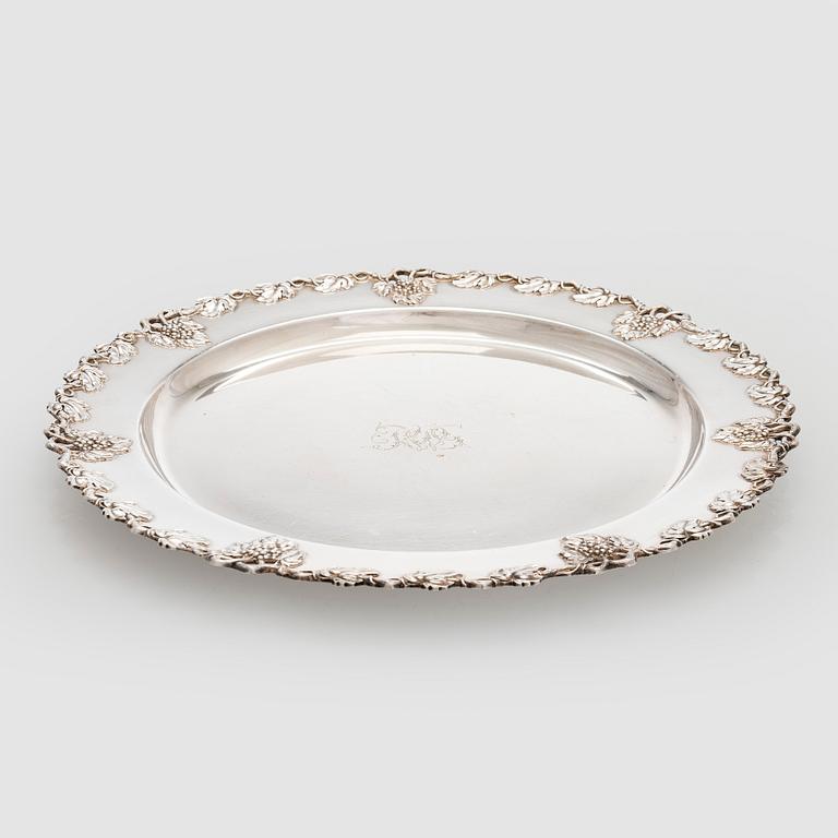 Tarjoiluvati, hopeaa, Kultakeskus, Hämeenlinna 1952.