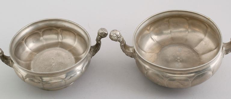 KALLSKÅLAR, 2 st, tenn, Nils Christophersson Forss, Västerås 1761/63.