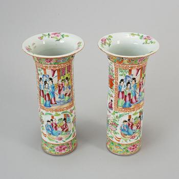 A pair of famille rose Canton trumpet vases, Qing dynasty, 19th century.