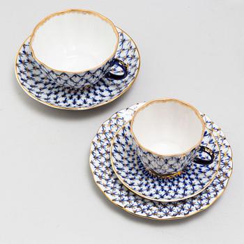 KAFFESERVIS, 45 delar, porslin, "Cobalt Net" Lomonosov, Ryssland/Sovjetunionen, 1900-talets andra hälft.