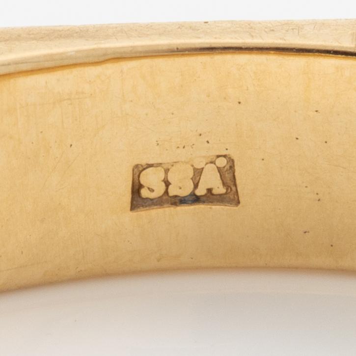 Alliance ring, 18K gold with five brilliant-cut diamonds totalling approximately 1 ct.