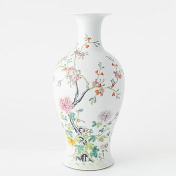 A Famille Rose porcelain vase, China, 20th century.