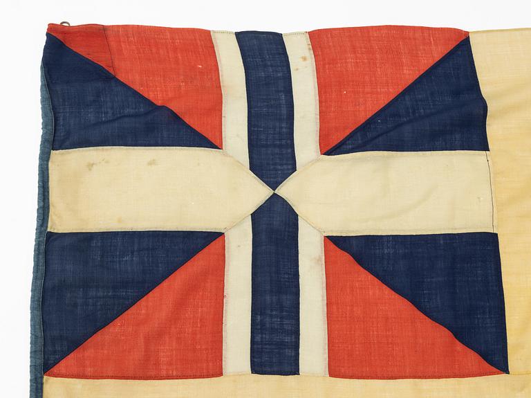 A Swedish flag with the sympol of the Swedish Norwegian union, late 19th/early 20th Century.