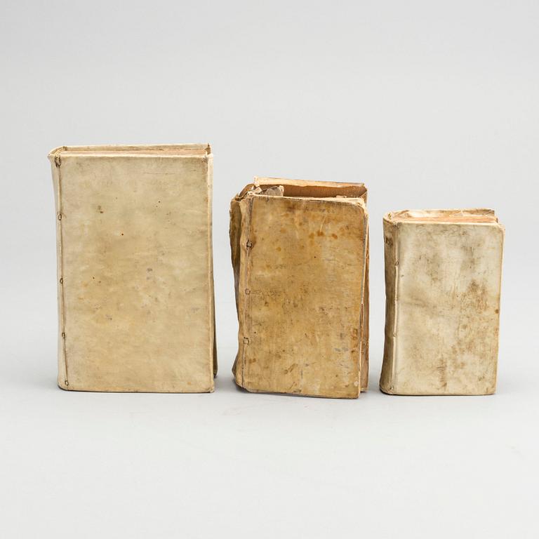 ANTIKA BÖCKER, 3 stycken pergamentband, Elzevir / Elsevier m fl, 1600- och 1700-tal.