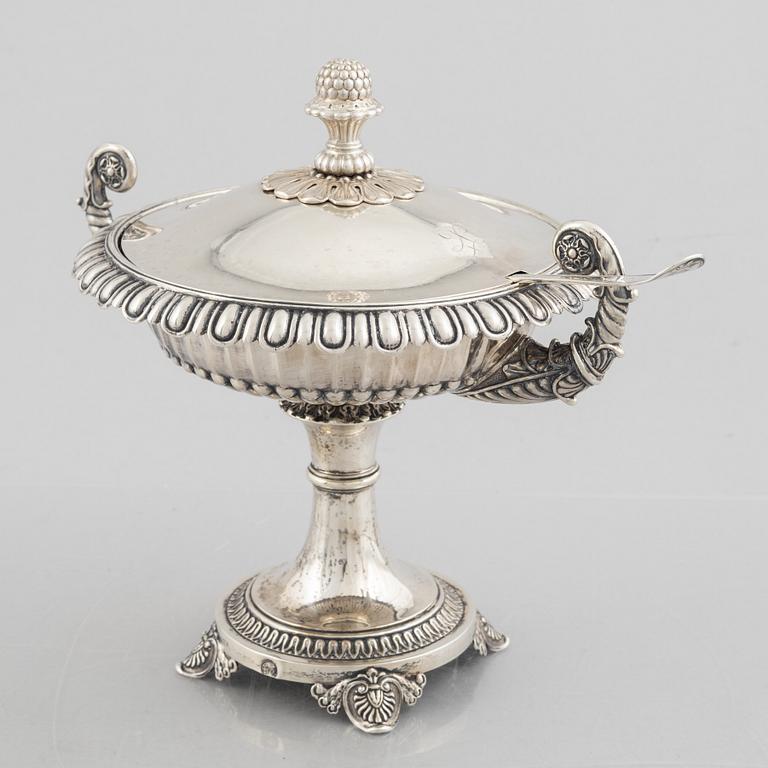 A Swedish silver sugarbowl, marks of Adolf Zethelius, Stockholm 1834.