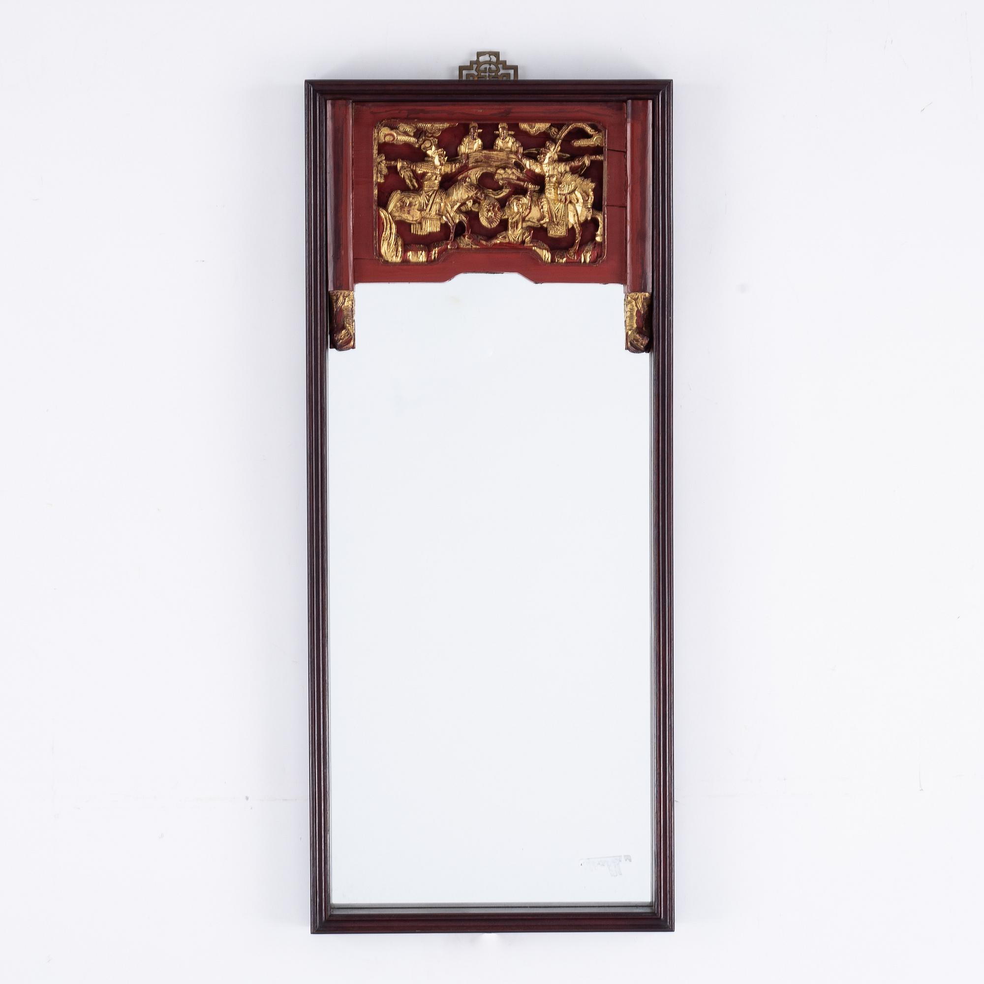 Spegel, lackerat trä. Kina, 1900-tal.