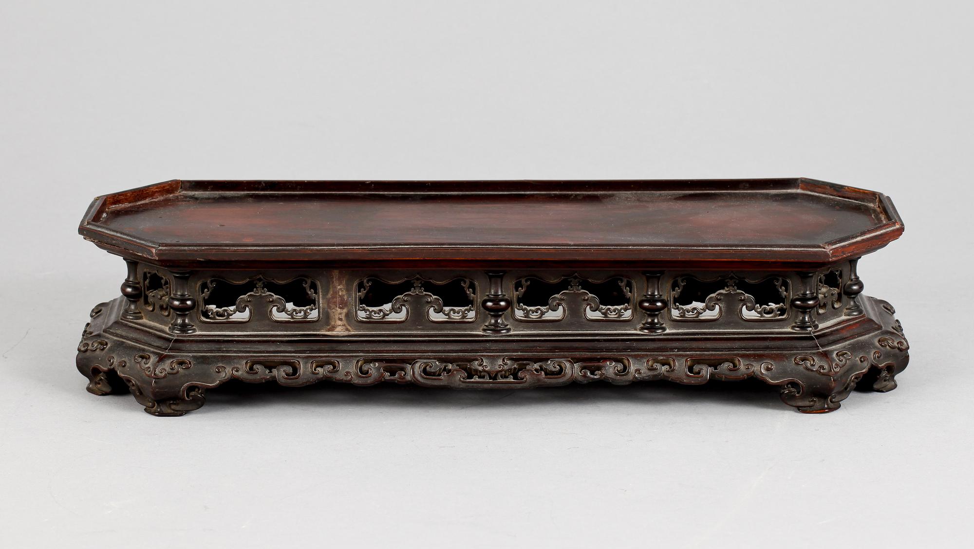 STÄLL / SOCKEL, trä, Kina, 1900-talets början.