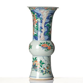 Vas, porslin. Qingdynastin, tidig Kangxi (1662-1722).