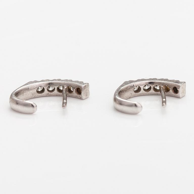 Örhängen, 18K vitguld, diamanter ca 0.40 ct tot. Kultajousi, Helsingfors 2009.