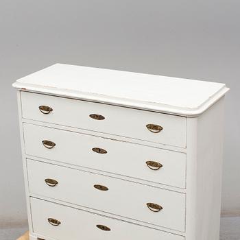 A painted pine chest of drawers, second half of the 20th Century.