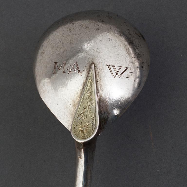 A 17th century parcel-gilt silver medicine-spoon, unmarked.