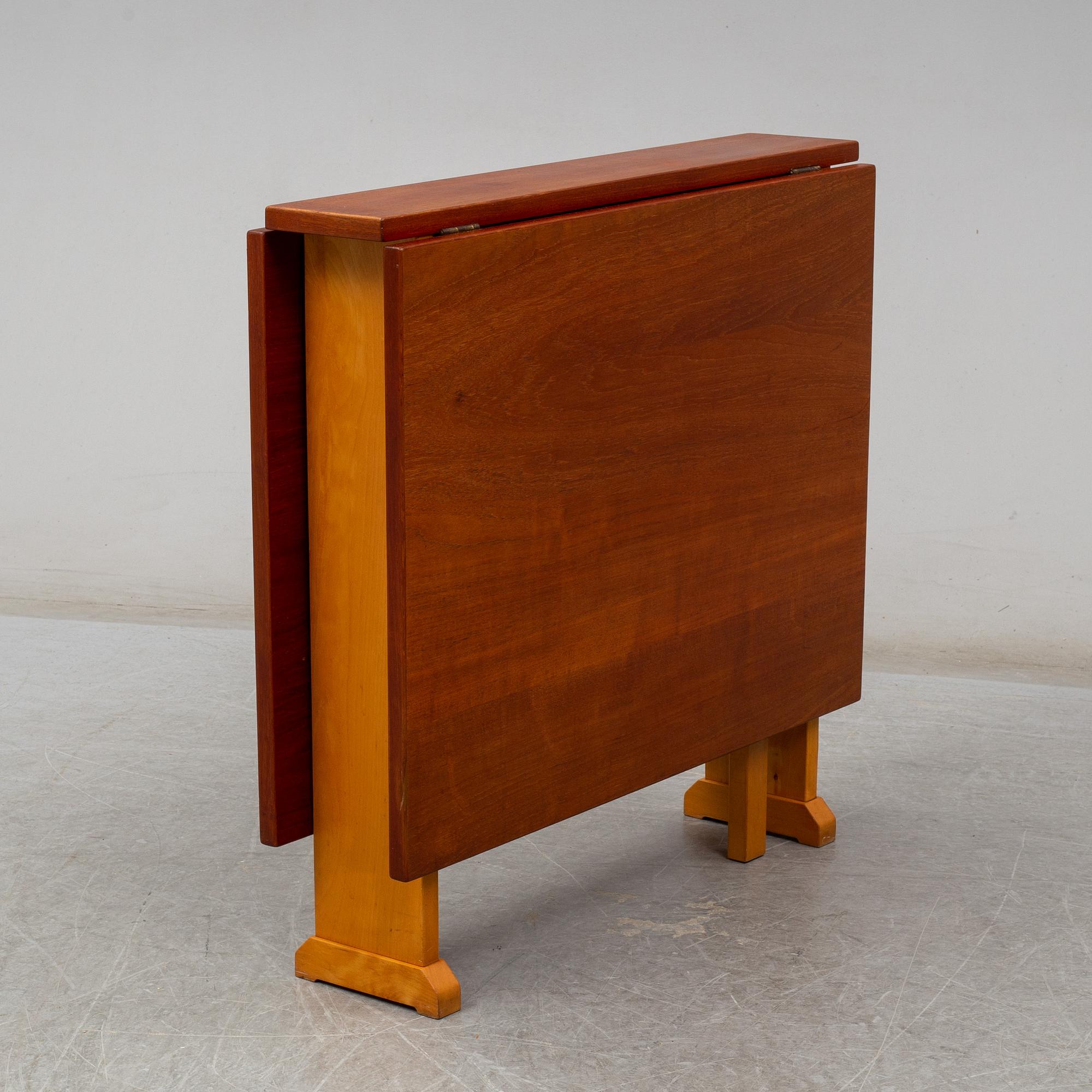A gate leg table 'Vapensmeden' by Carl Malmsten,