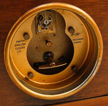 BORDSUR, Smiths English Clocks LTD, Crickelwood London, 1900-talets första hälft.