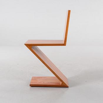 GERRIT RIETVELD, stol, "280 Zig Zag", Cassina, 1900-talets slut. Formgiven 1934.