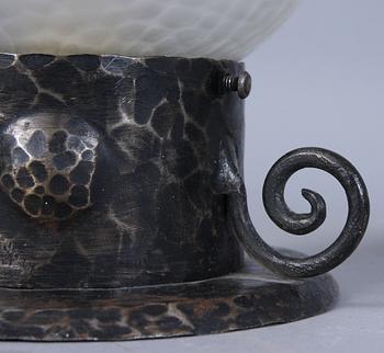 TAKLAMPOR, 2 st, jugend, 1900-talets första del, h 16 resp 19.