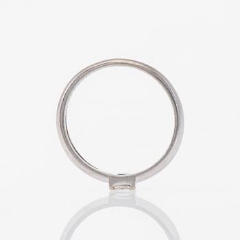 RING, 18K vitguld, prinsesslipad diamant. Kultajousi, Helsingfors 2006. Vikt ca 3,3 g.