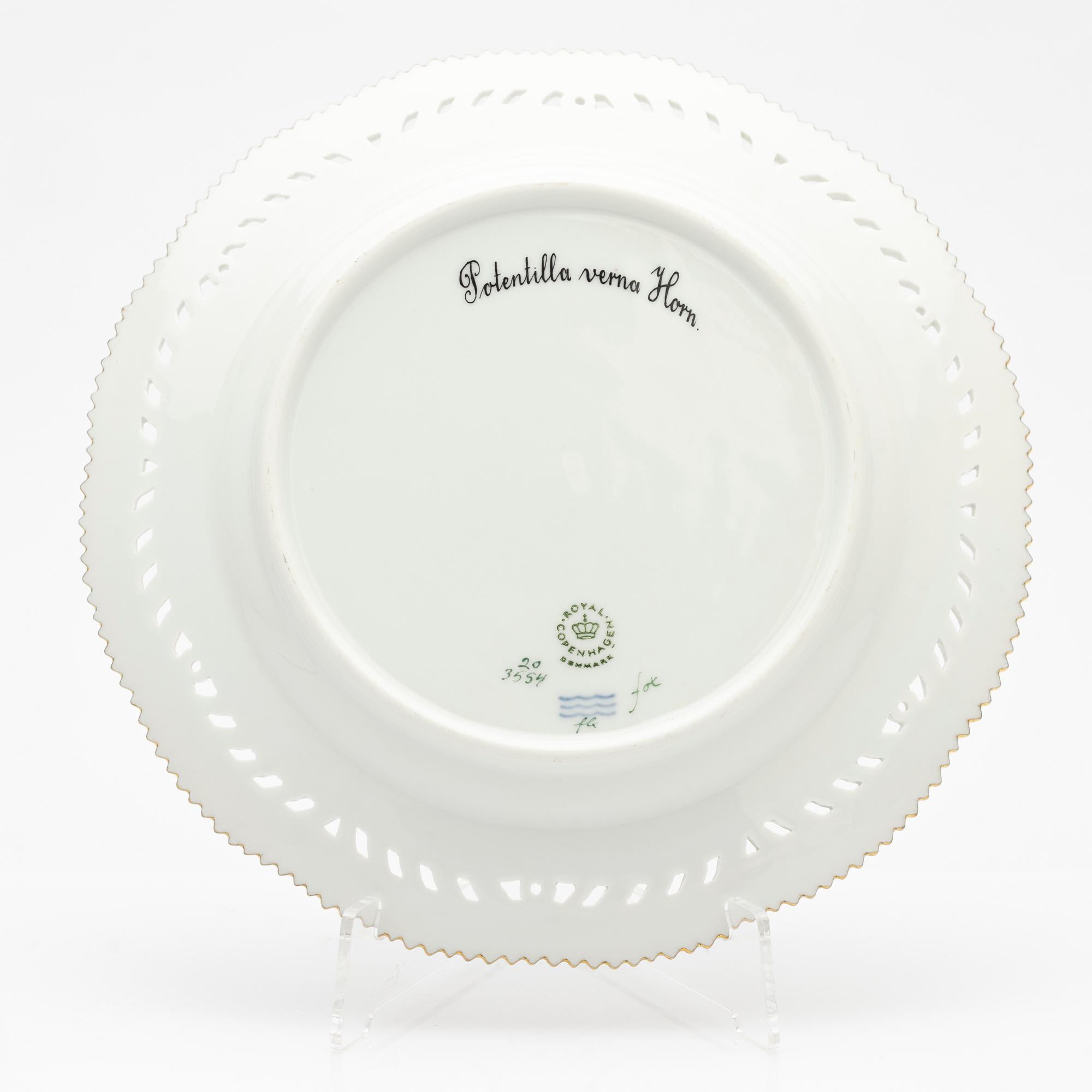 Royal Copenhagen, Plate, "Flora Danica", 1969-1974.