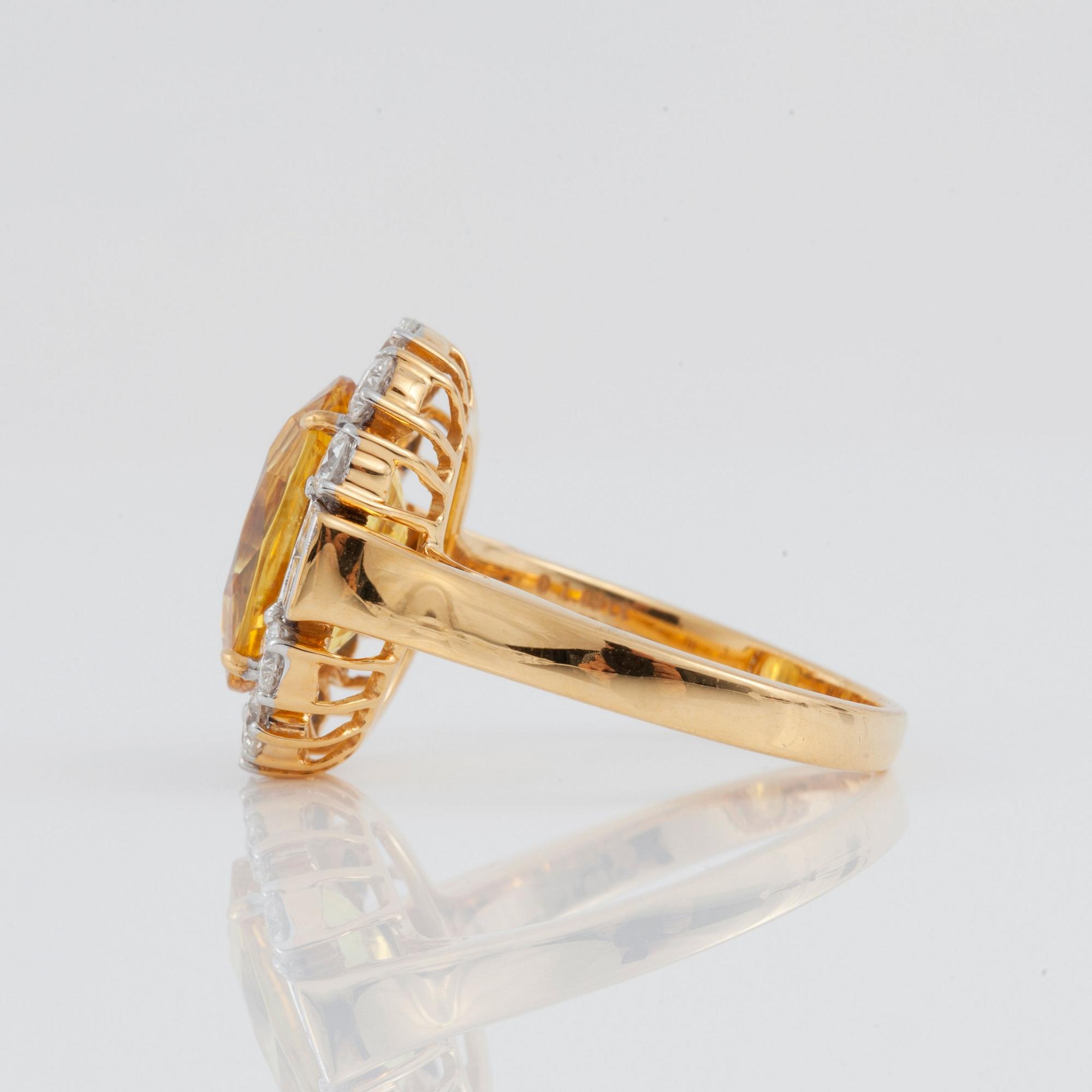 RING med gul safir, 4.86 ct och diamanter, 1.09 ct, enligt gravyr.