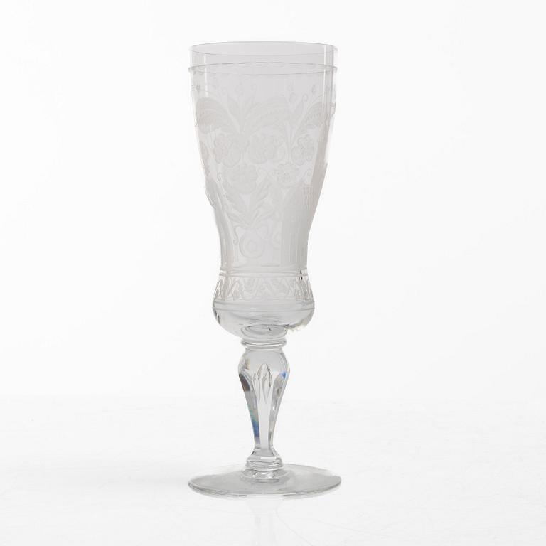 Vicke Lindstrand, a 23 piece "Dalecarlia" glass service, Kosta Boda.