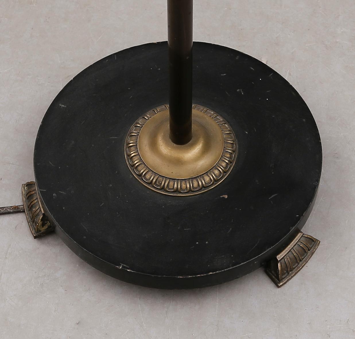 GOLVLAMPA, 1900-talets första hälft.