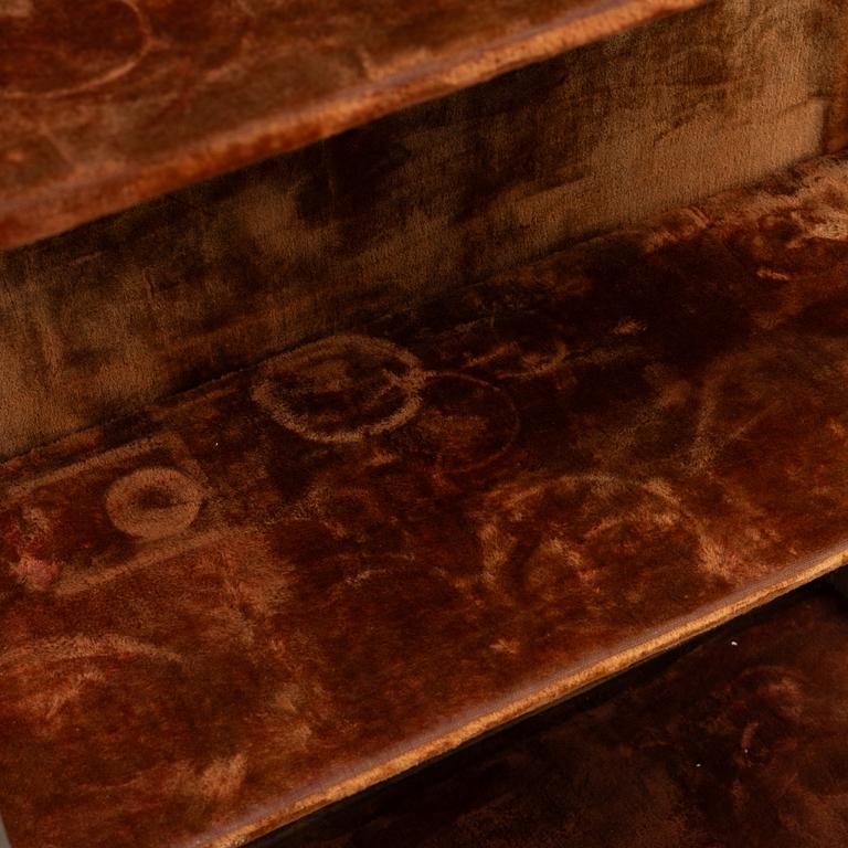 A Louis XVI-style display cabinet, around 1900.