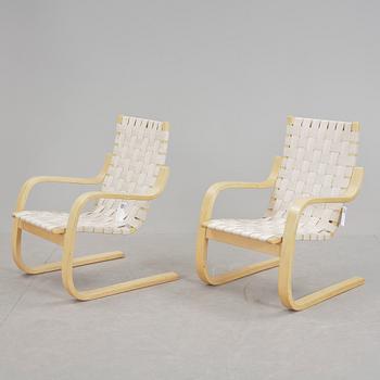 FÅTÖLJER, ett par. Modell 406, Alvar Aalto. Modellen formgiven 1947.