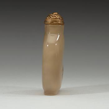 A silhouette chalcedony snuff bottle, Qing dynasty, 19th century.