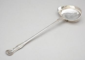 PARTI SERVISDELAR, 3 + 1 delar, silver, bl a CG Hallbergs Guldsmeds AB, Stockholm, 1912. Totalvikt ca 1309 g.