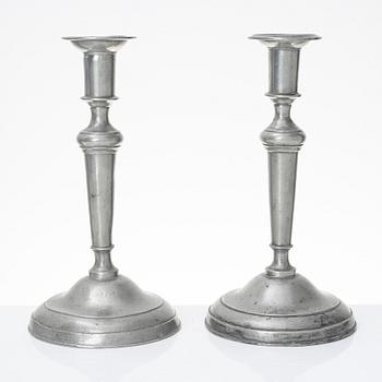 Ljusstakar, 2 par, tenn, bl.a. Israel Berglund, Malmö, 1800-tal.