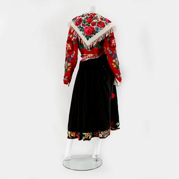 FOLKDRÄKT, Floda-dräkt, broderat ylle, 1940-tal.
