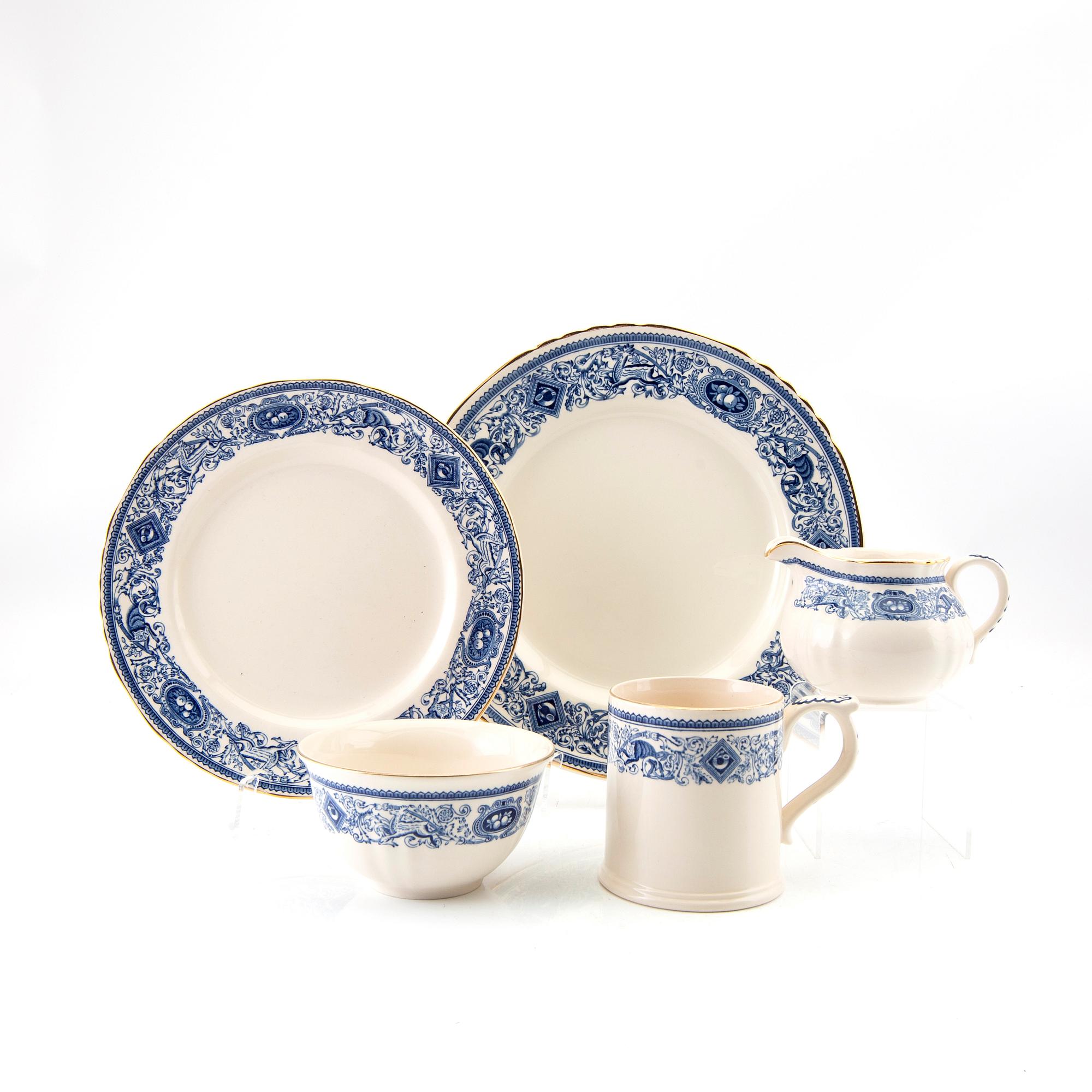 Service 29 pcs Mulberry England earthenware late 20th century.