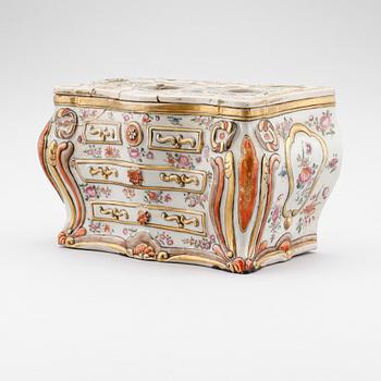 TULPANVAS, porslin, Kina, Qianlong 1736-1795.