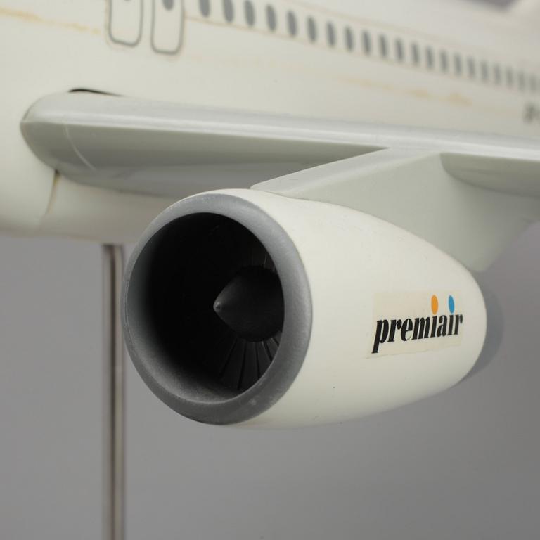 MODELLFLYGPLAN, displaymodel, Airbus A320, skala 1/50.