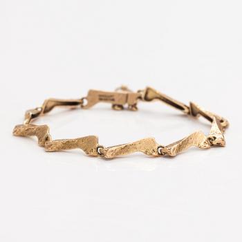 Björn Weckström, A 14K gold bracelet "Stream". Lapponia 1975.