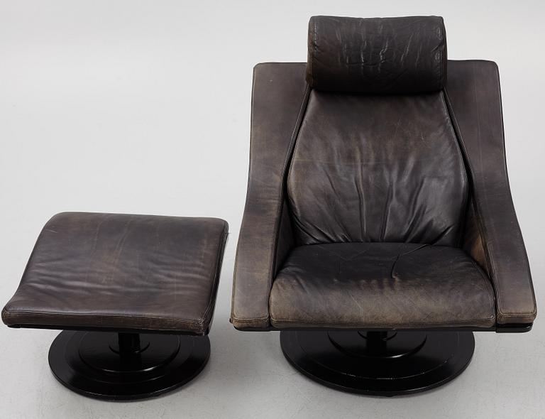 Takashi Okamura & Erik Marquardsen, a "Wave" armchair with ottoman, Nelo, 1970's.