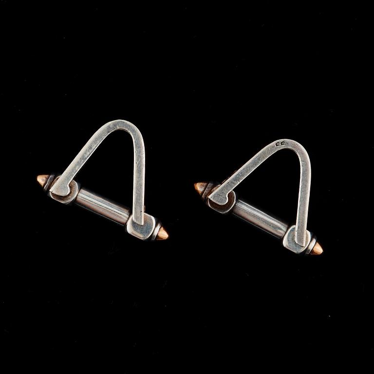 A pair of art déco cufflinks.