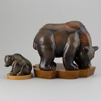 GUNNAR NYLUND, two stoneware sculptures of a bear and a baby bear, Rörstrand, Sweden.