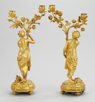 KANDELABRAR, för två ljus, ett par, Falconets art. Frankrike, 1700-talets slut. Louis XVI.