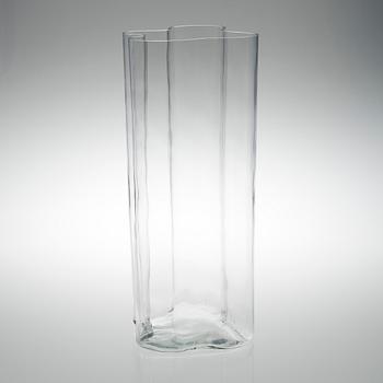 ALVAR AALTO, A VASE. Iittala, 1950-/60s.