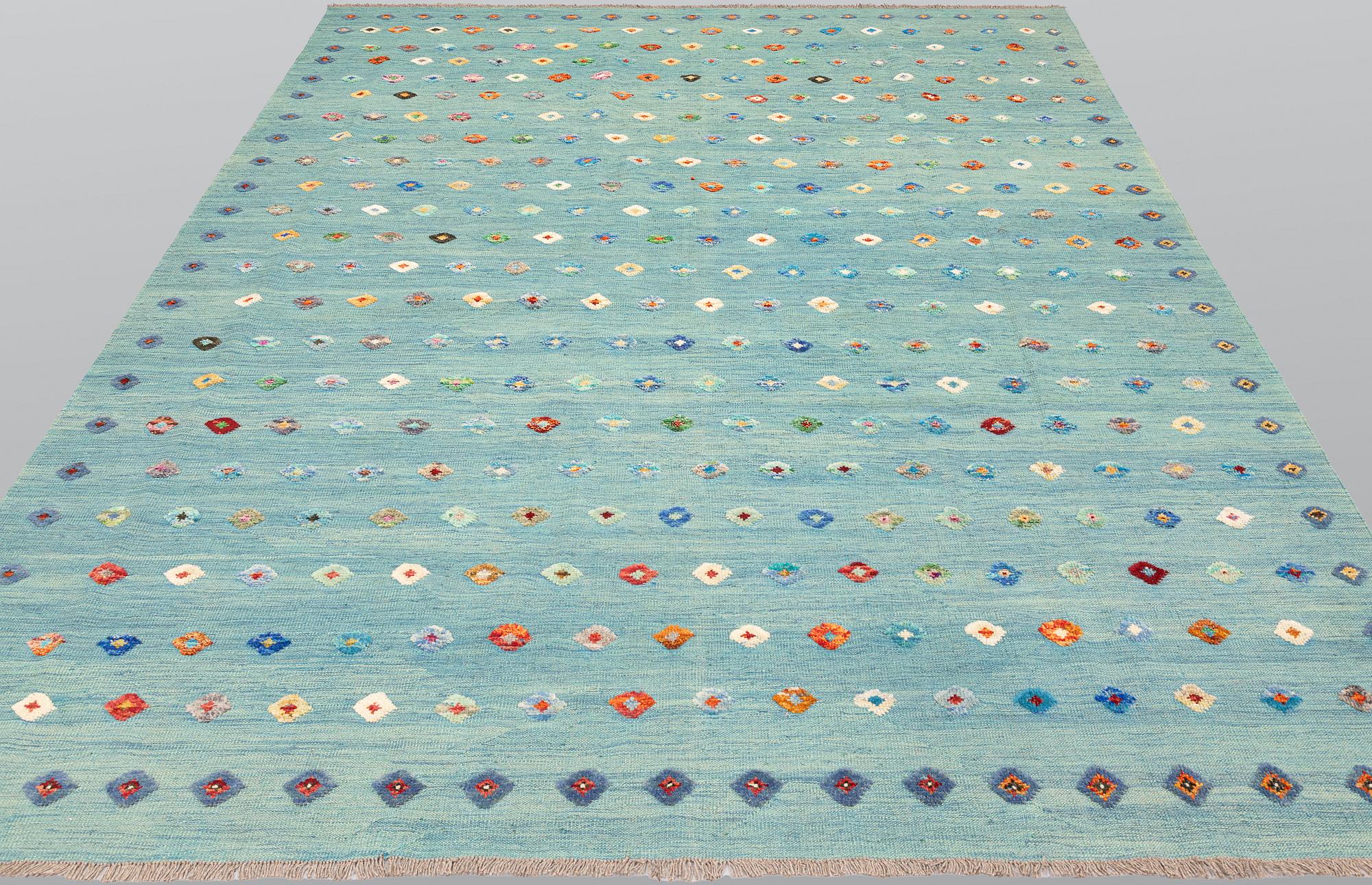A Kilim carpet, approx. 347 x 269 cm.