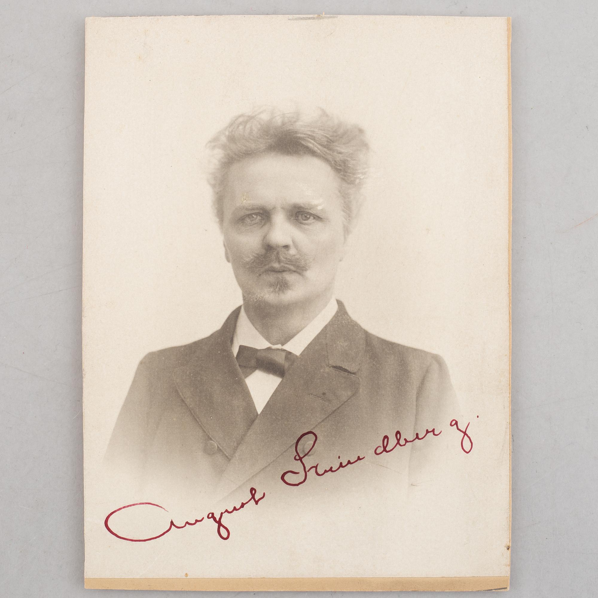 Lina Jonn, portrait photograph of August Strindberg with the author's signature.