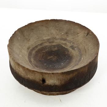 A deep dish, folk art, 18th/19th century.